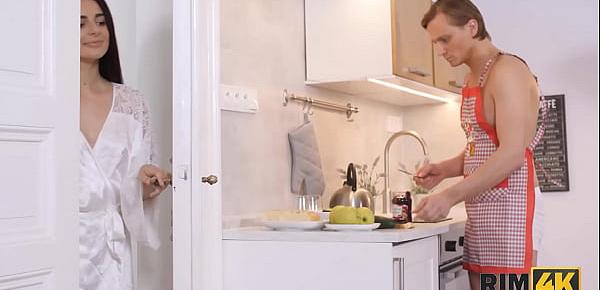  RIM4K. Wife thanks her hubby for preparing breakfast with a rimjob